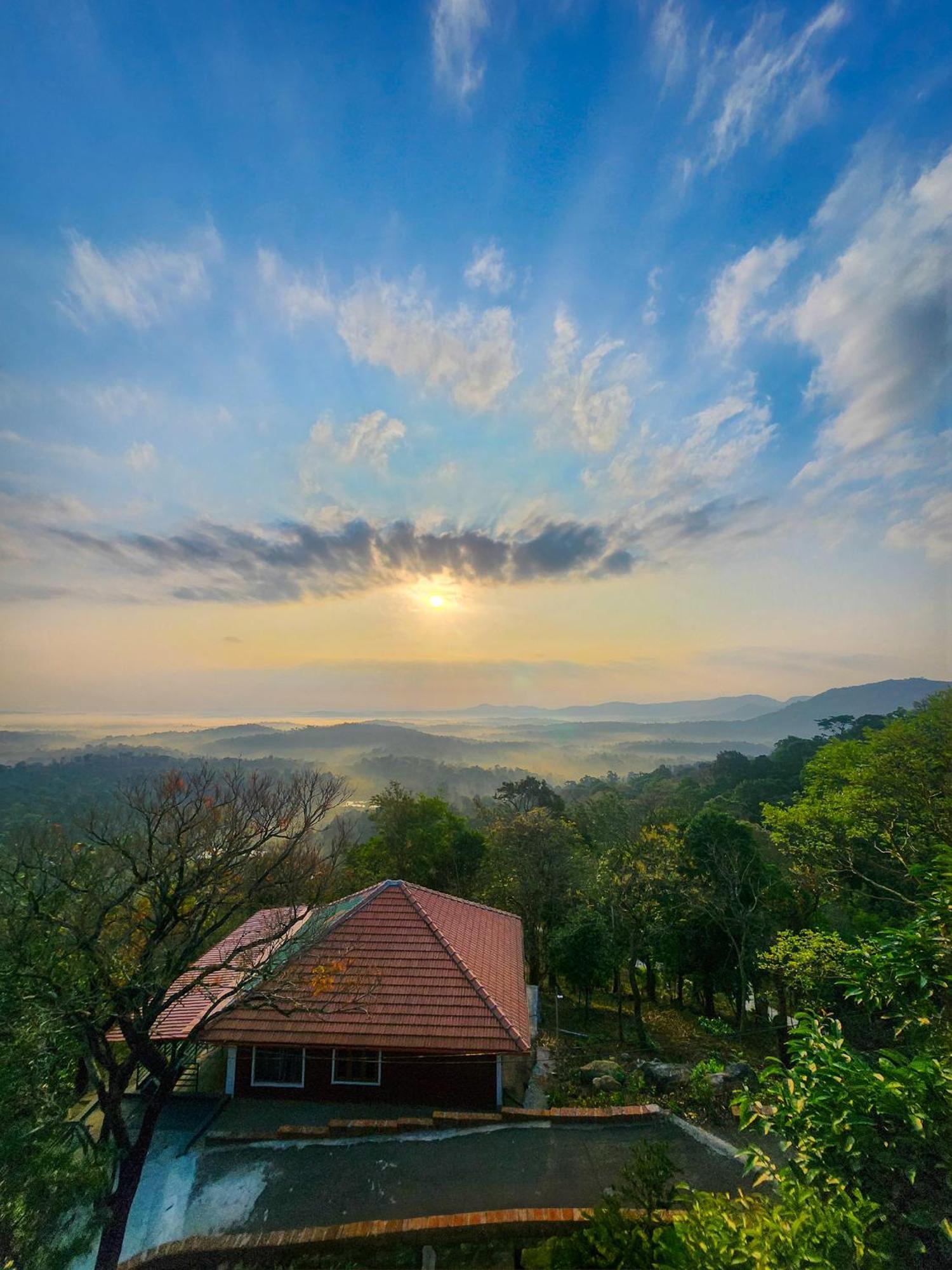 Celestial Heights Homestay Kurchi Buitenkant foto